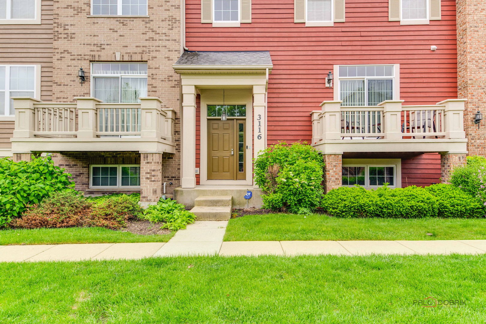 3116 Taunton Street Elgin, IL 60124 - Photo 2 of 32