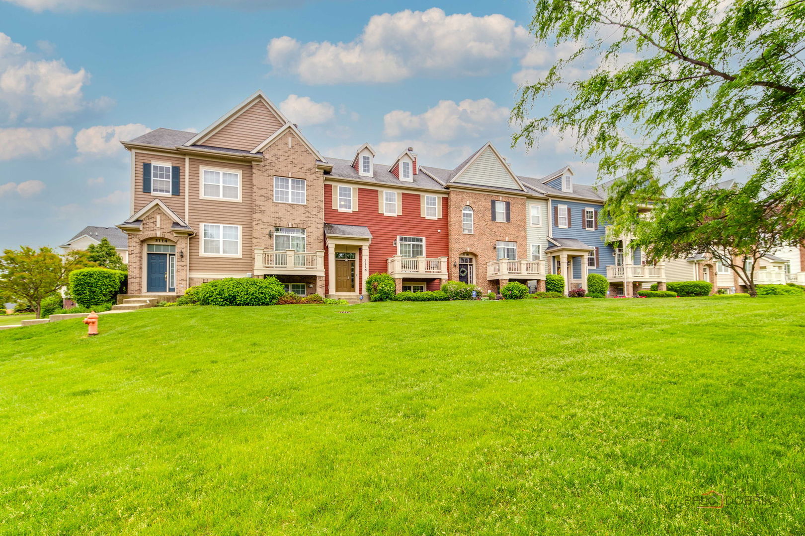 3116 Taunton Street Elgin, IL 60124 - Photo 3 of 32