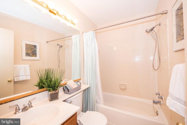 $380,000 | 20331 Gentle Way, Montgomery Village, MD 20886