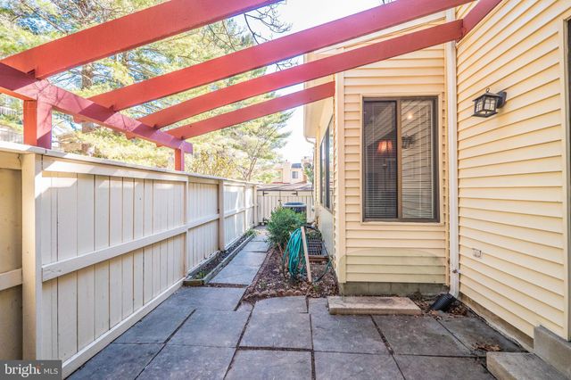 $380,000 | 20331 Gentle Way, Montgomery Village, MD 20886