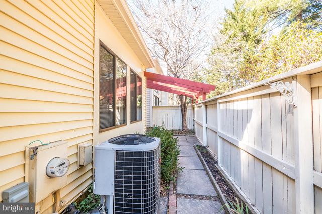 $380,000 | 20331 Gentle Way, Montgomery Village, MD 20886