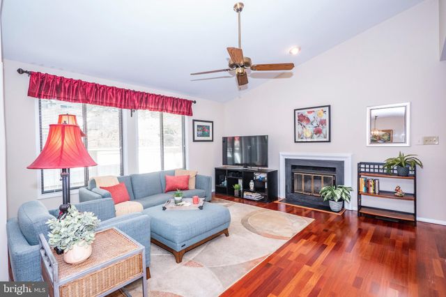 $380,000 | 20331 Gentle Way, Montgomery Village, MD 20886