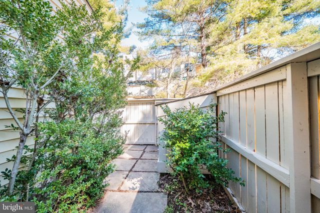 $380,000 | 20331 Gentle Way, Montgomery Village, MD 20886