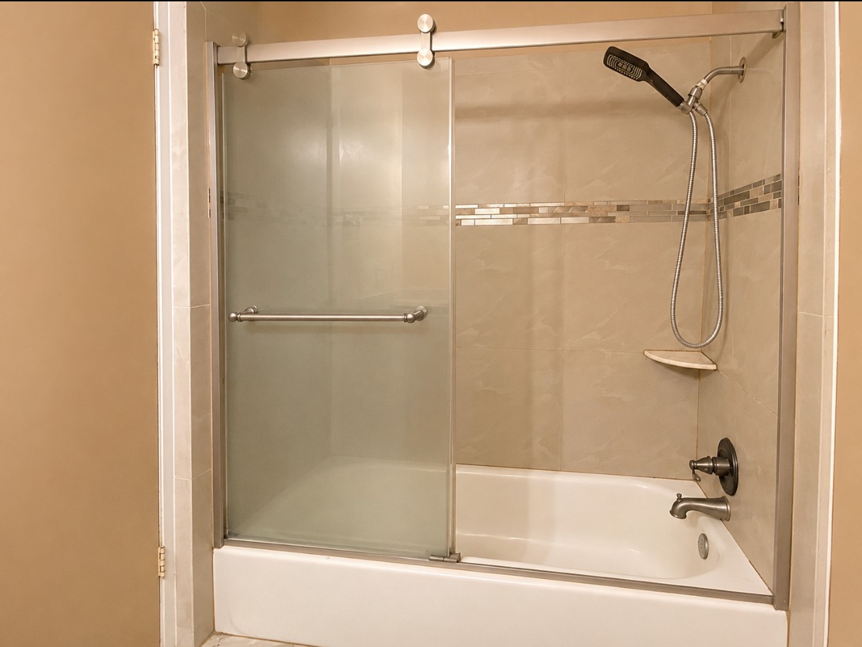 7913 Grove Ridge Drive Houston, TX 77061 - Photo 21 of 24 2nd floor bathroom