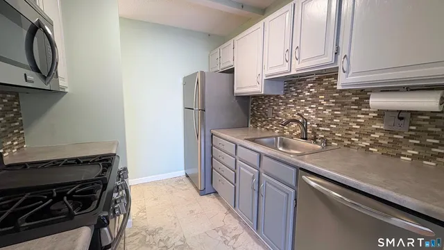 $245,000 | 26 Julia Court, Unit 26, East Windsor, CT 06016