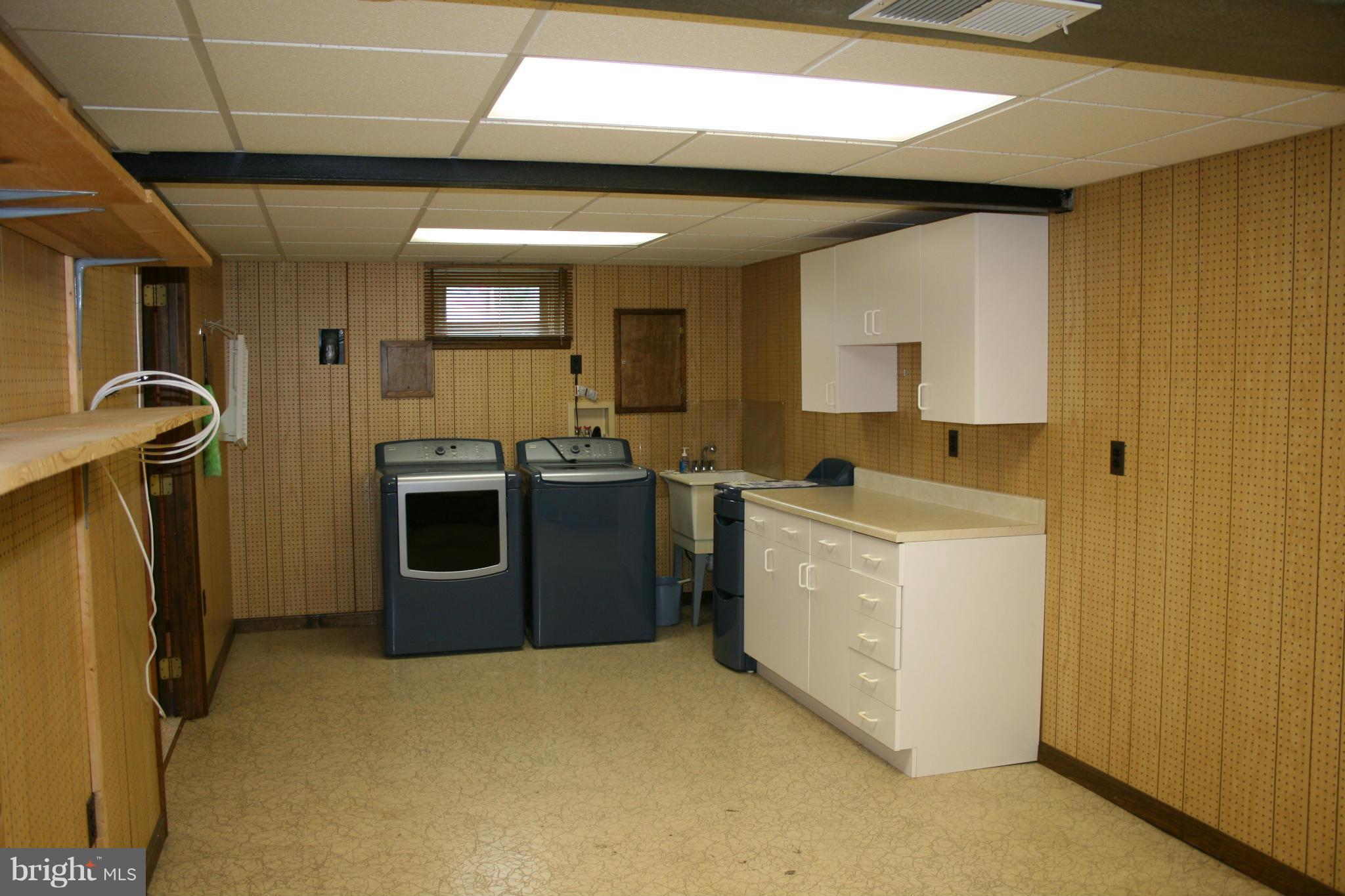 19116 Bloomfield Road Olney, MD 20832 - Photo 23 of 25 a utility room with dryer and washer