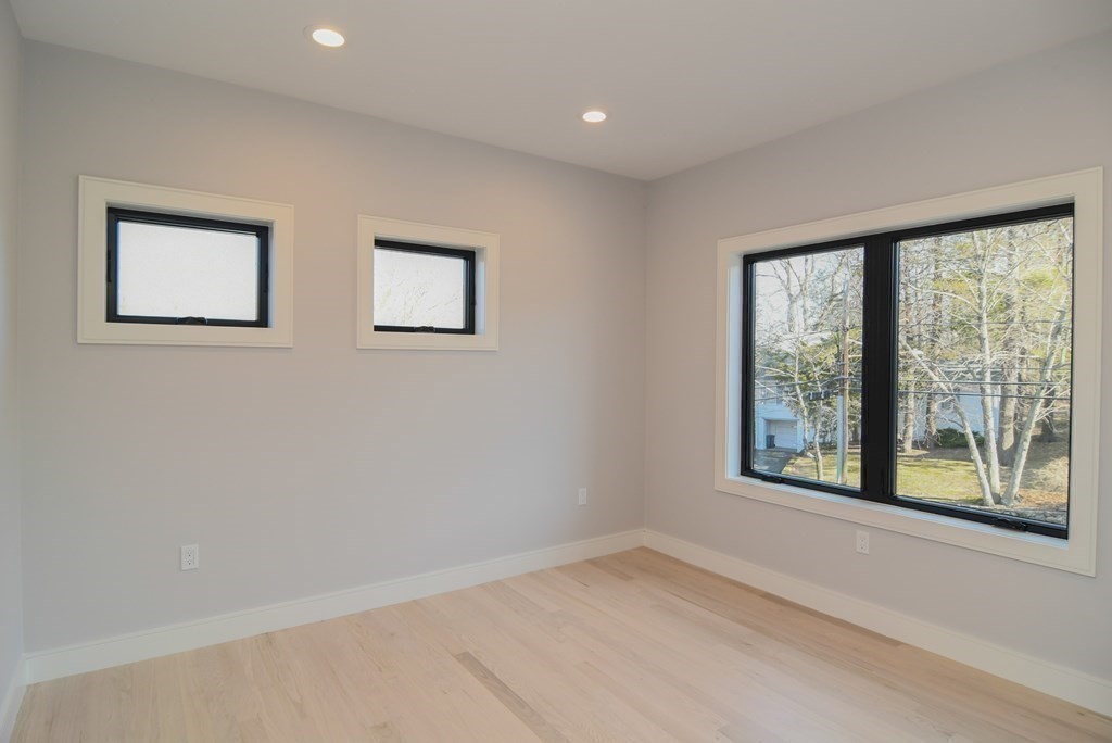 18 Cragmore Road, Unit 1 Newton, MA 02464 - Photo 27 of 31