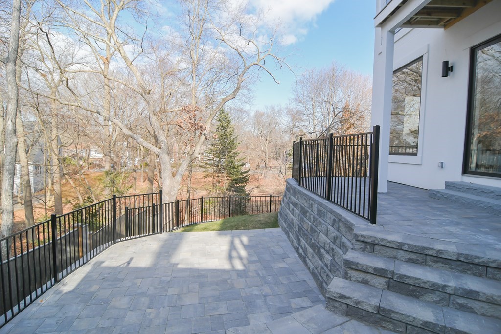 18 Cragmore Road, Unit 1 Newton, MA 02464 - Photo 3 of 31