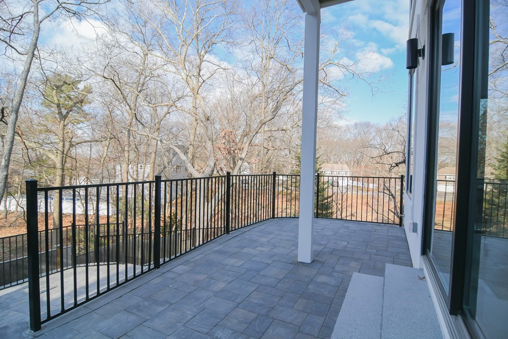 18 Cragmore Road, Unit 1 Newton, MA 02464 - Photo 4 of 31