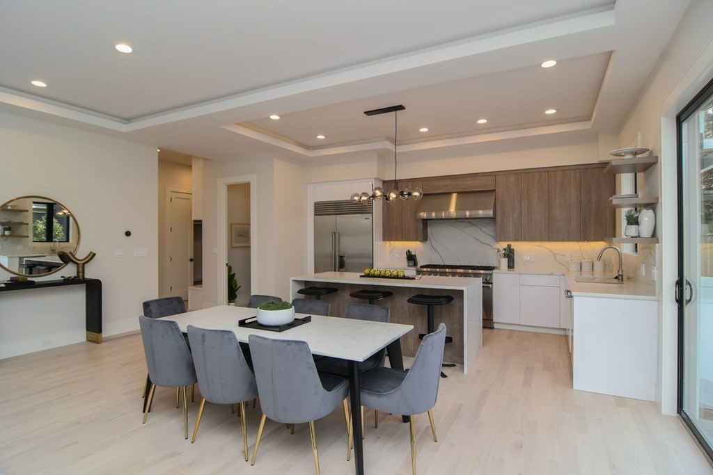 18 Cragmore Road, Unit 1 Newton, MA 02464 - Photo 5 of 31