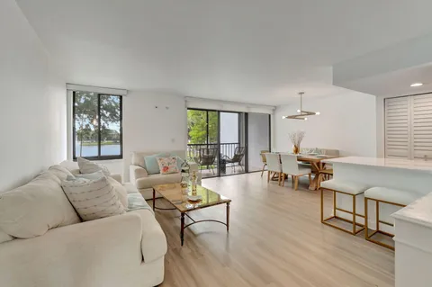 $395,000 | 3310 Bridgewood Drive, Boca Raton, FL 33434