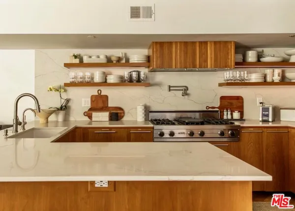 $2,195,000 | 512 Brooks Avenue, Unit 6, Venice, CA 90291