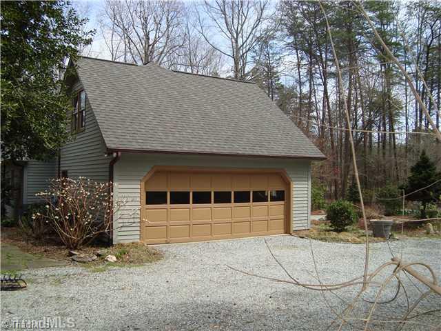 5070 Bunch Road Summerfield, NC 27358 - Photo 13 of 16 Parking Lot/Garage.