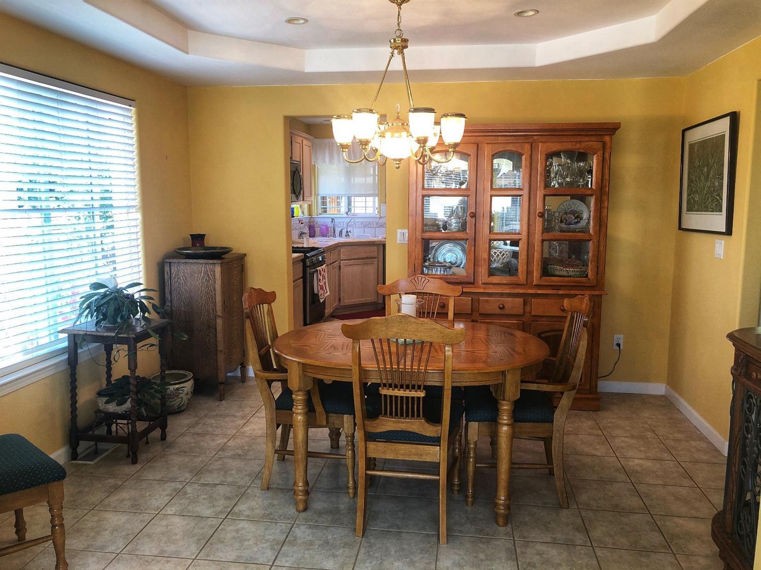 5915 Springcrest Way Klamath Falls, OR 97603 - Photo 4 of 24 Dining room