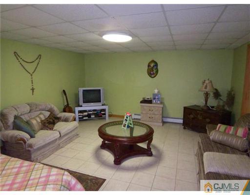 47 Jeffery Road Colonia, NJ 07067 - Photo 12 of 18 Gallery Image 12
