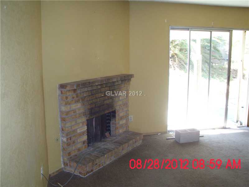 528 East Rolly Street Henderson, NV 89011 - Photo 2 of 8 Living Room.