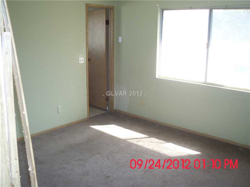 528 East Rolly Street Henderson, NV 89011 - Photo 6 of 8 Master Bedroom.