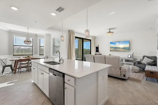 $1,950 | 17704 Gawthrop Drive, Unit 207, Bradenton, FL 34211