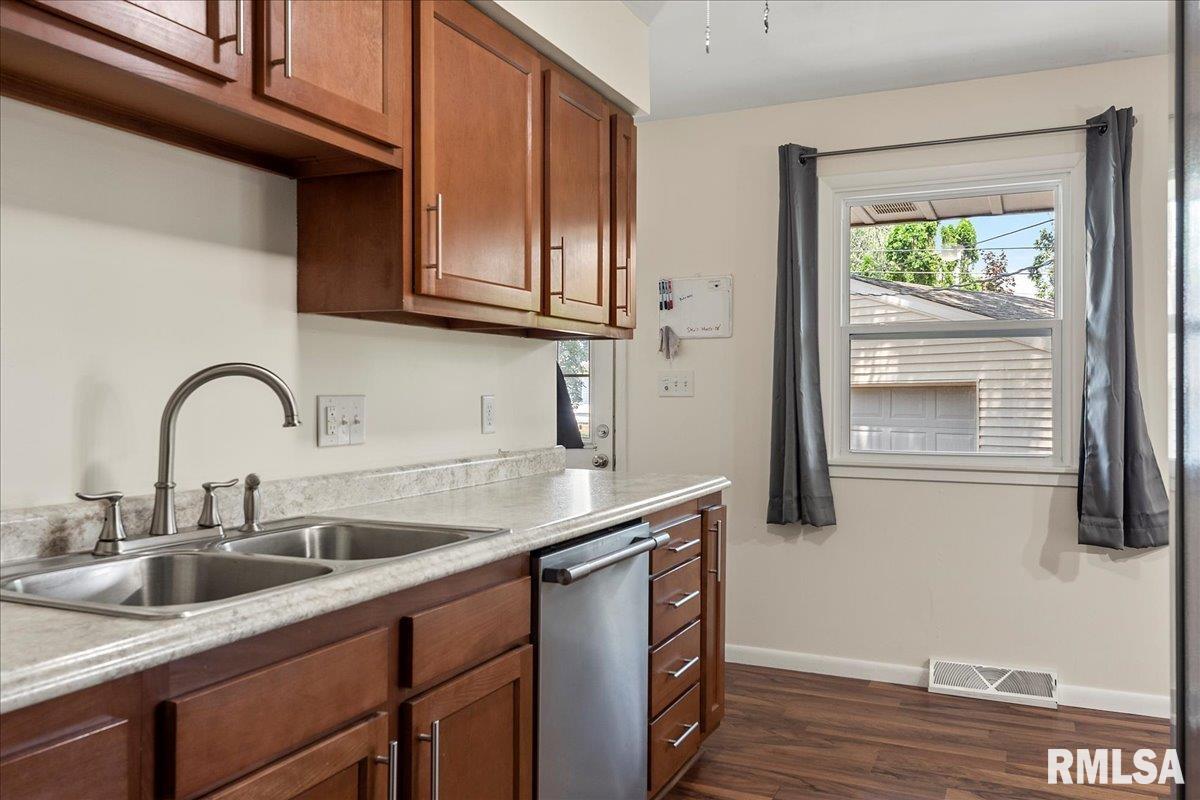 47 Villanova Drive Springfield, IL 62703 - Photo 7 of 34