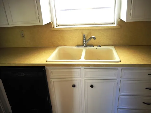 a close view of sink and tap