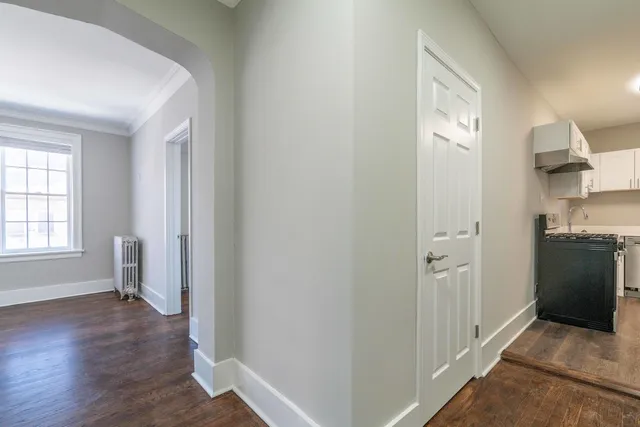 $1,800 | 7418 North Damen Avenue, Unit 3, Chicago, IL 60645