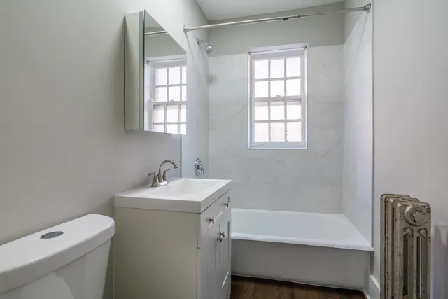 $1,800 | 7418 North Damen Avenue, Unit 3, Chicago, IL 60645