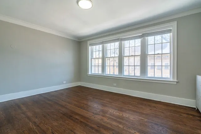 $1,800 | 7418 North Damen Avenue, Unit 3, Chicago, IL 60645