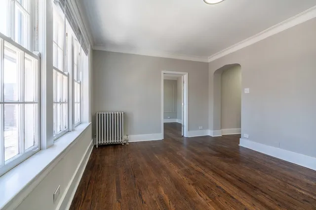 $1,800 | 7418 North Damen Avenue, Unit 3, Chicago, IL 60645