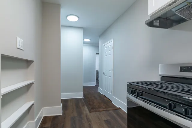 $1,800 | 7418 North Damen Avenue, Unit 3, Chicago, IL 60645