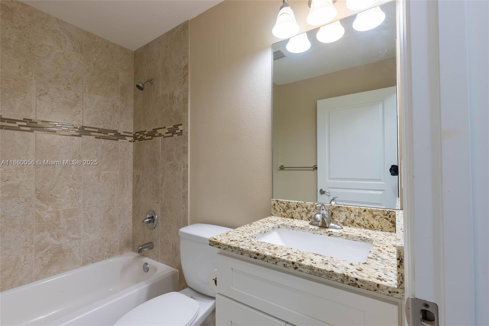 36 Lakeside Trail Lake Placid, FL 33852 - Photo 37 of 48 Guest bathroom shared by both guest bedrooms