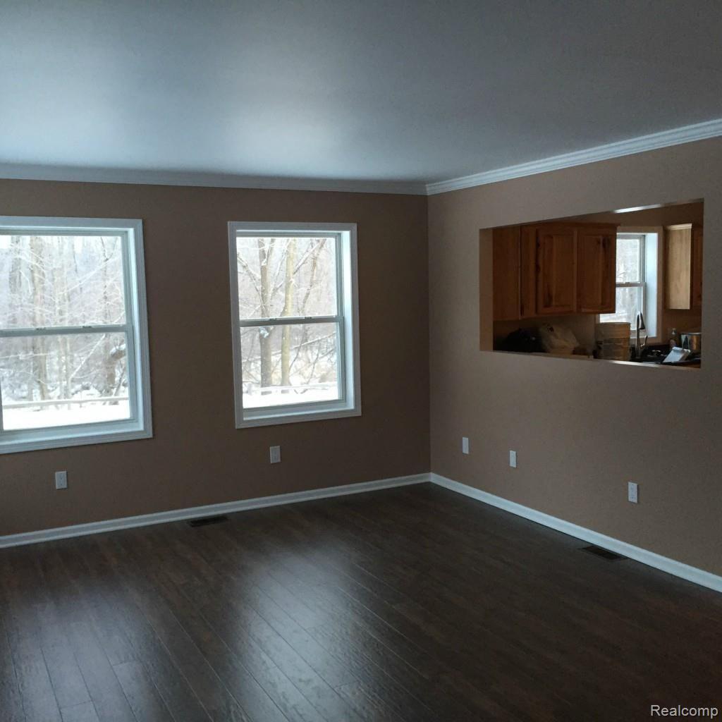 9401 Hegel Road Goodrich, MI 48438 - Photo 17 of 19 Living Room