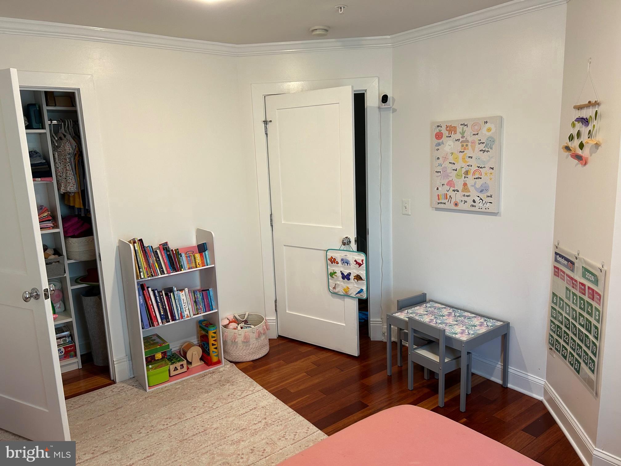 820 West Glebe Road Alexandria, VA 22305 - Photo 29 of 33 a room with furniture a rug and a window