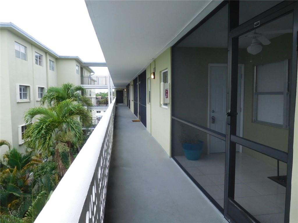1425 Arthur Street, Unit 414B Hollywood, FL 33020 - Photo 12 of 50 Catwalk