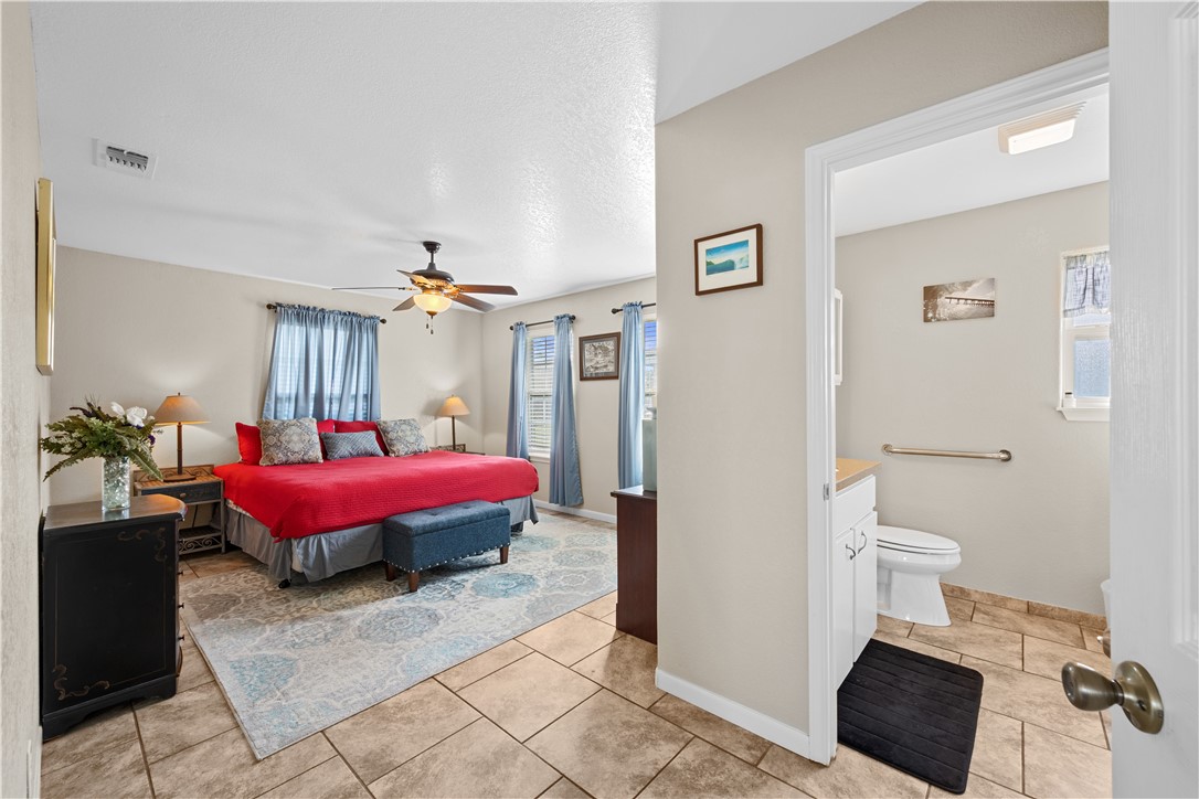 464 Sunset Ingleside, TX 78362 - Photo 16 of 35 a spacious bedroom with a bed and a couch