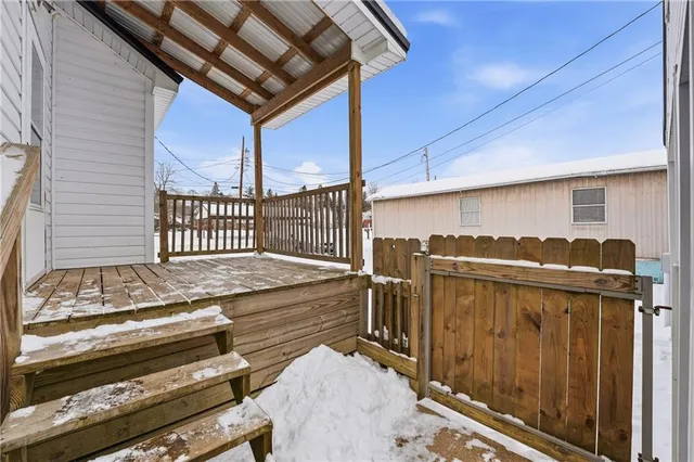 a view of an outdoor space