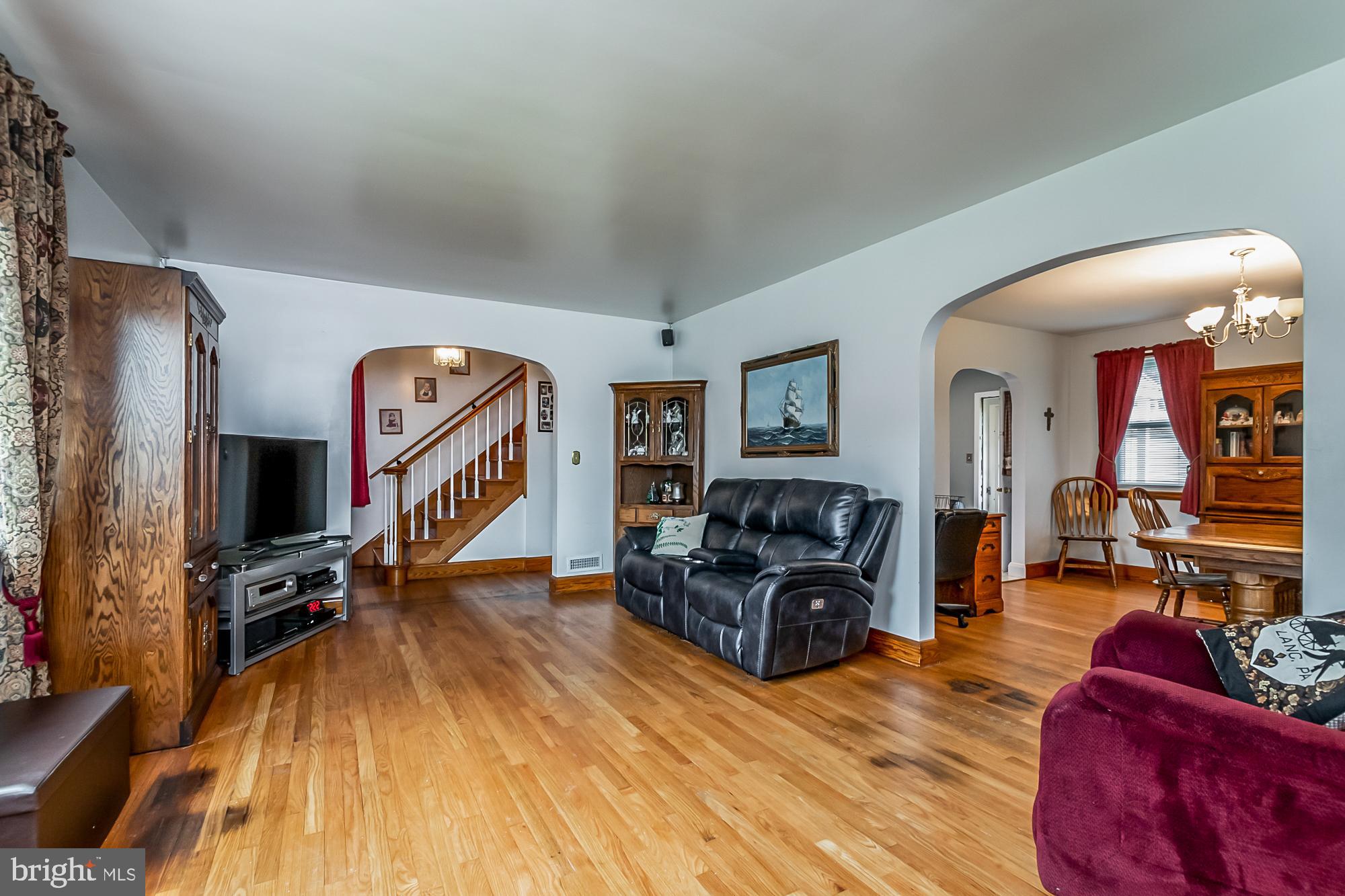 2902 Willoughby Road Baltimore, MD 21234 - Photo 6 of 35 Living Room