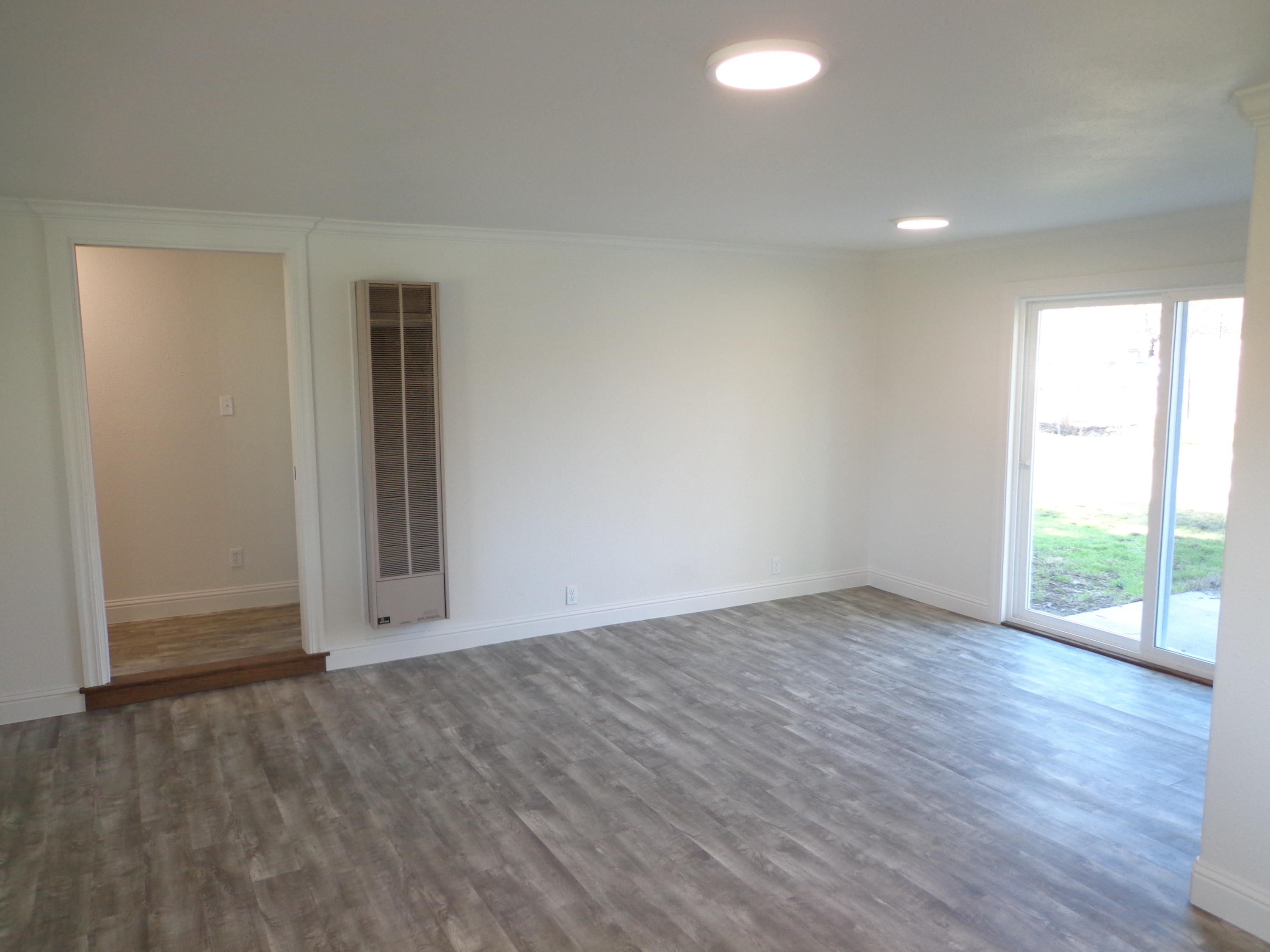 19916 Loop Street Anderson, CA 96007 - Photo 19 of 35 18 Living Room