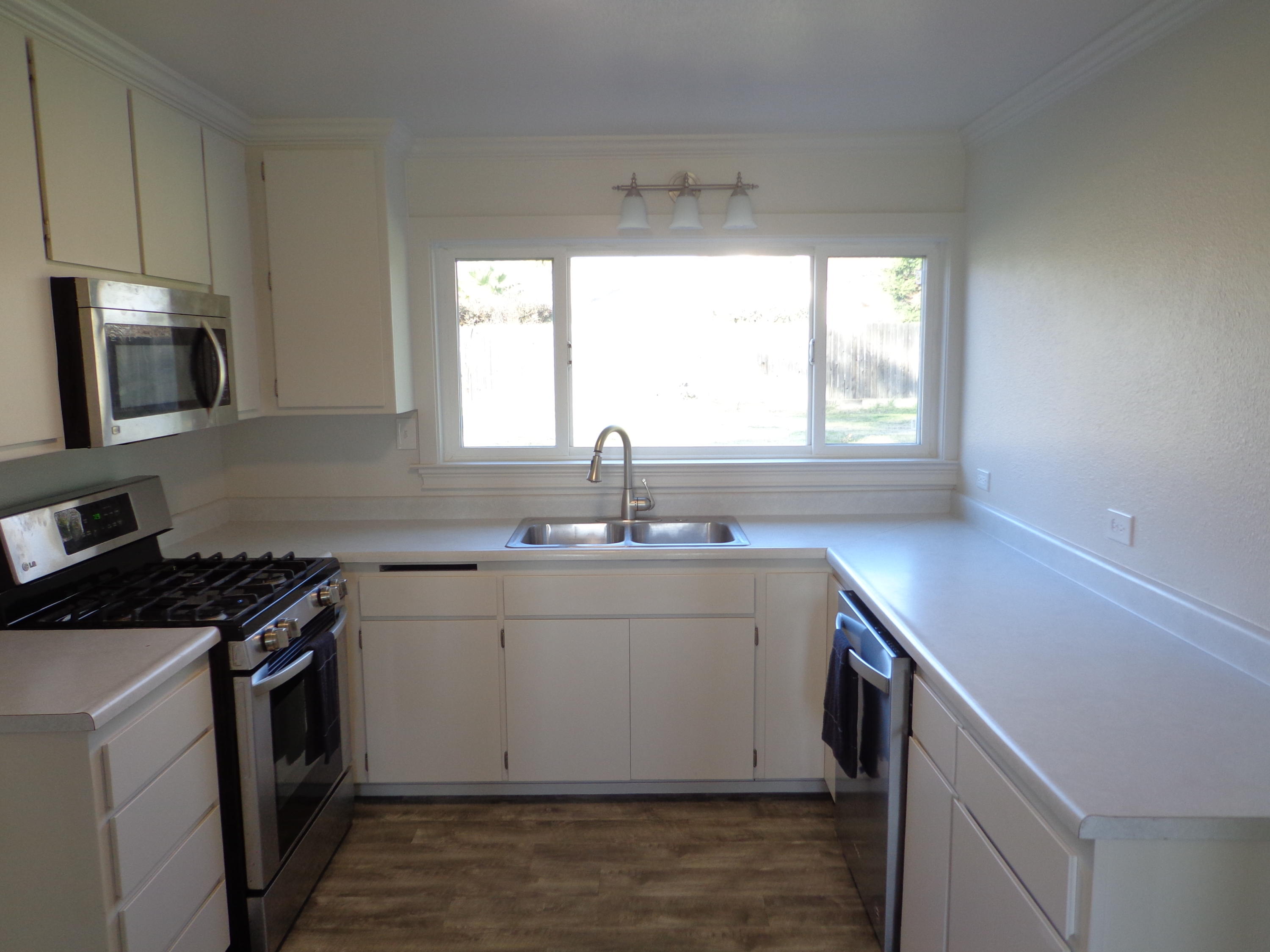 19916 Loop Street Anderson, CA 96007 - Photo 23 of 35 22 Kitchen