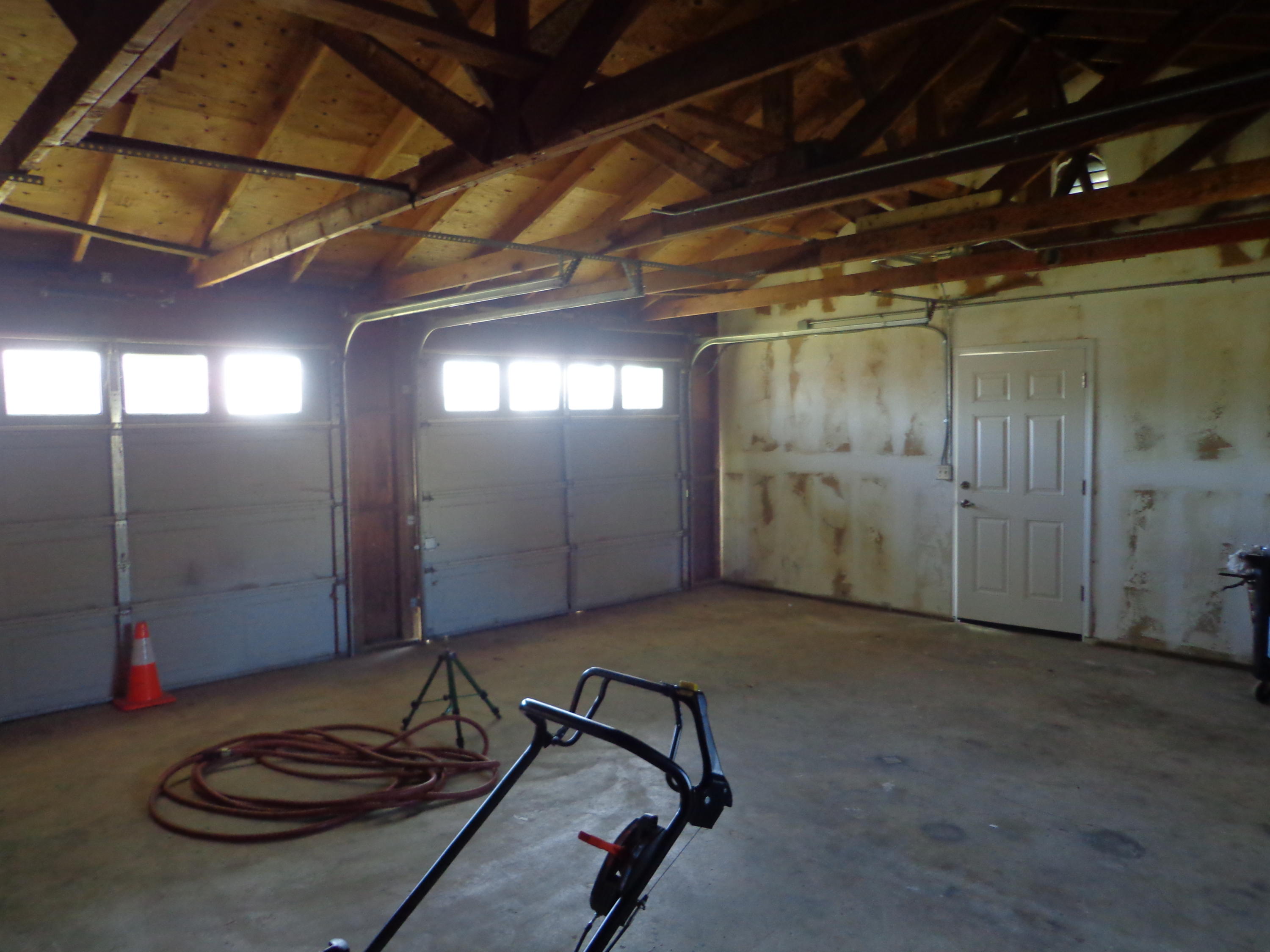 19916 Loop Street Anderson, CA 96007 - Photo 33 of 35 32 Garage Interior