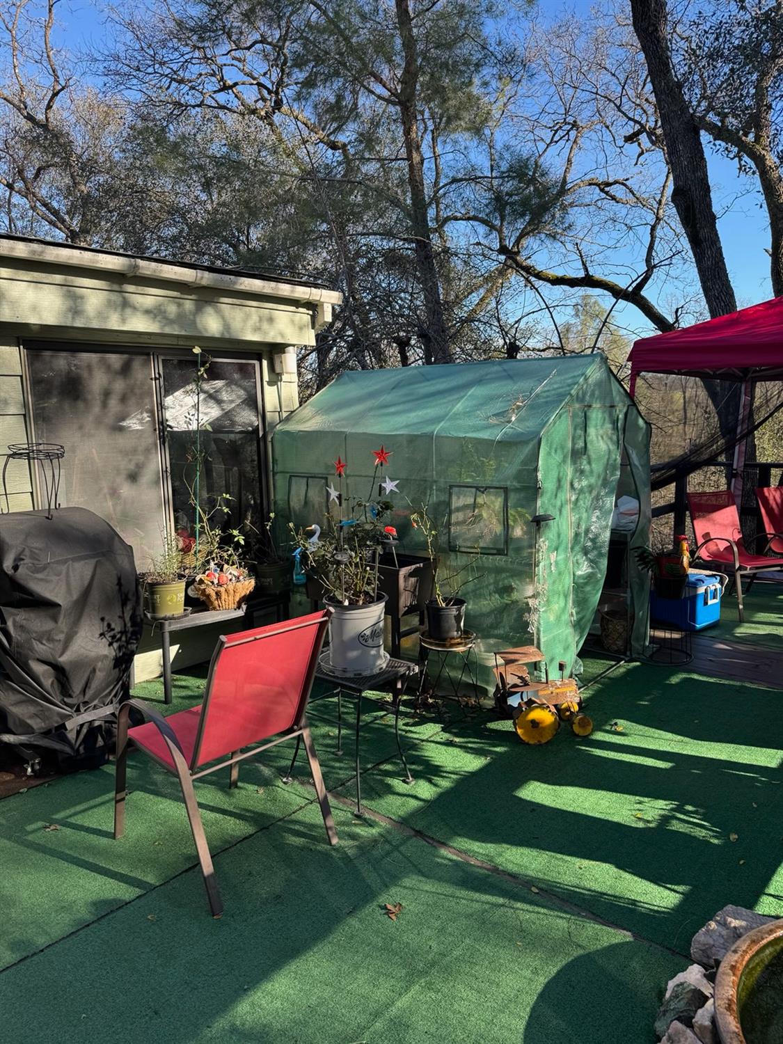 4420 Pleasant Valley Road, Unit 130 Diamond Springs, CA 95619 - Photo 4 of 39 a view of a chairs and tables in the back yard of the house