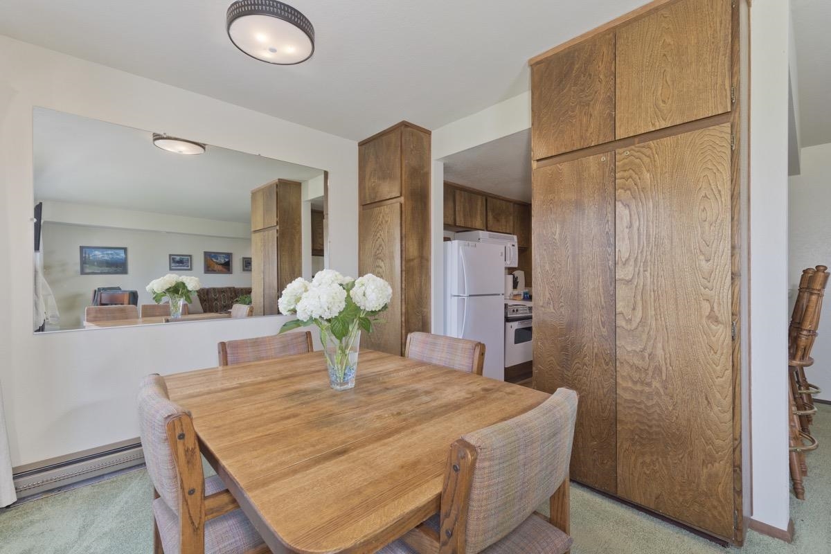 25 Lee Road, Unit 111 Mammoth Lakes, CA 93546 - Photo 12 of 32 a dining room with table and chairs
