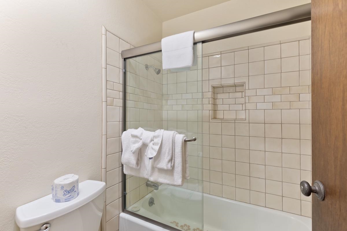 25 Lee Road, Unit 111 Mammoth Lakes, CA 93546 - Photo 20 of 32 a bathroom with a shower