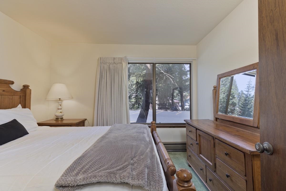 25 Lee Road, Unit 111 Mammoth Lakes, CA 93546 - Photo 21 of 32 a bed room with a bed and a window