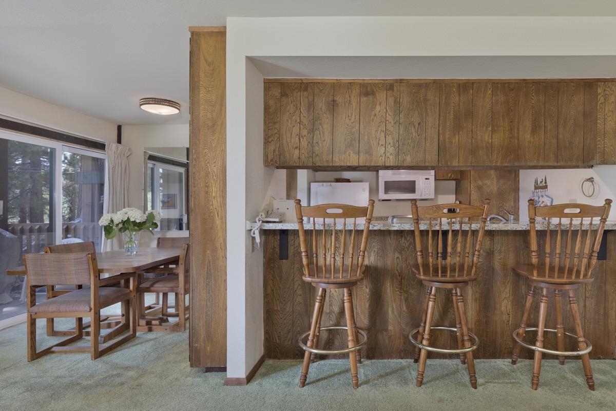 25 Lee Road, Unit 111 Mammoth Lakes, CA 93546 - Photo 7 of 32 a room with a table and chairs