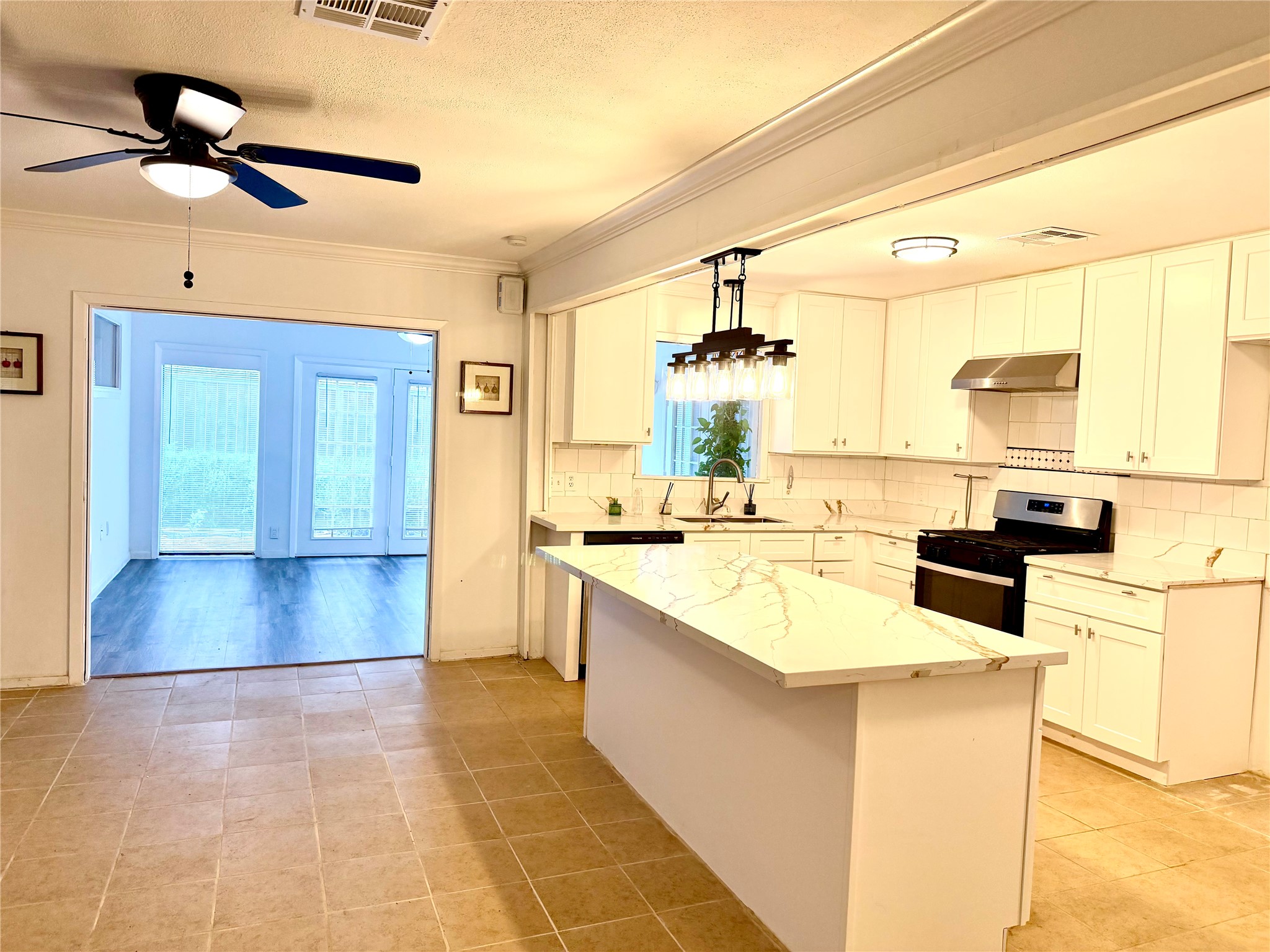 4128 Bissonnet Street Houston, TX 77005 - Photo 9 of 28
