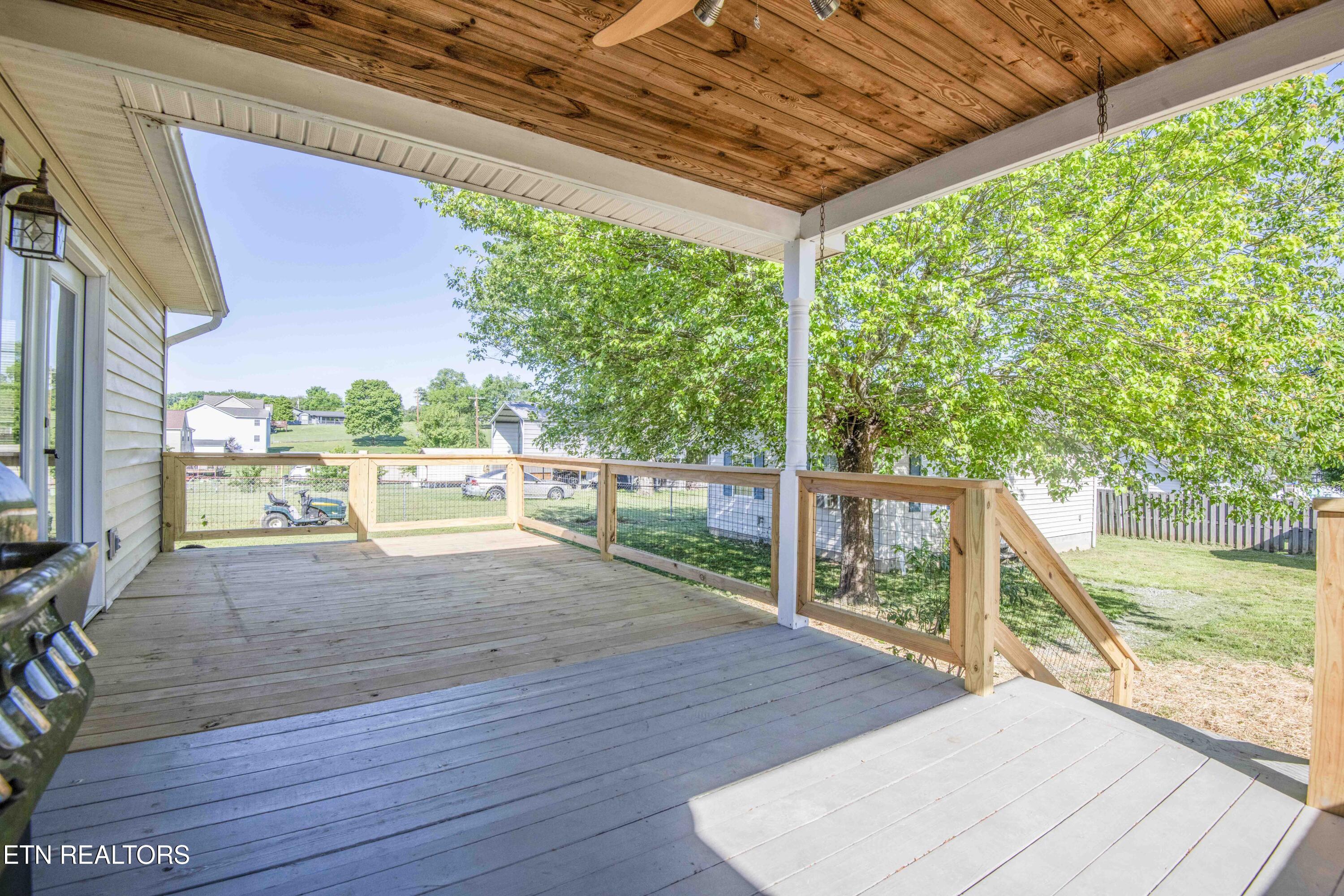 1104 Swan Pond Cir Road Harriman, TN 37748 - Photo 37 of 40 covered deck