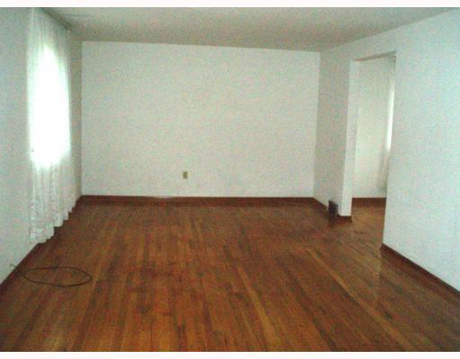 28 Newton Road Braddock Hills, PA 15221 - Photo 4 of 11 Living Room.