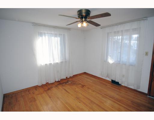28 Newton Road Braddock Hills, PA 15221 - Photo 5 of 11 Dining Room.