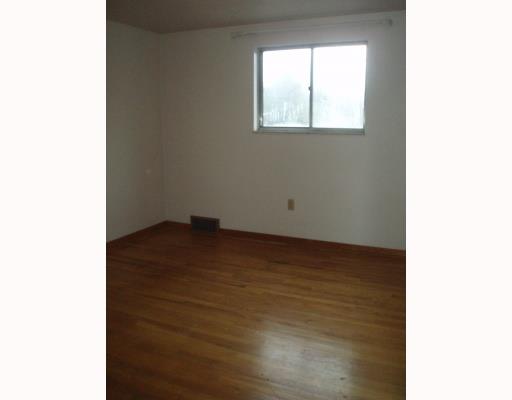28 Newton Road Braddock Hills, PA 15221 - Photo 8 of 11 Master Bedroom.