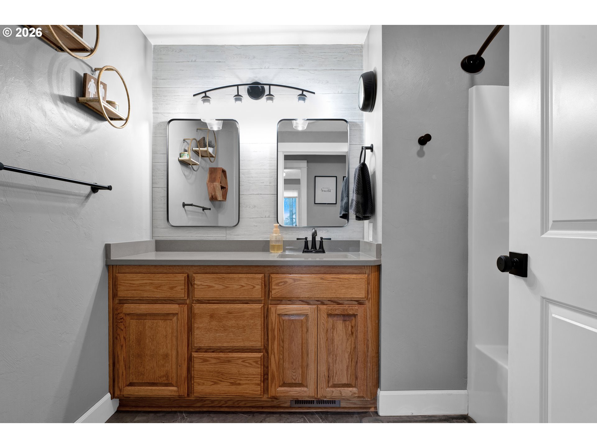 91606 Coburg Road Eugene, OR 97408 - Photo 17 of 30 a bathroom with a sink and a mirror